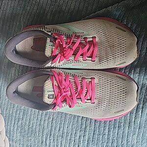 Womens size 10.5 Brooks ghost 14